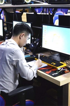 山东蓝翔技师学院组织教师计算机技能培训活动